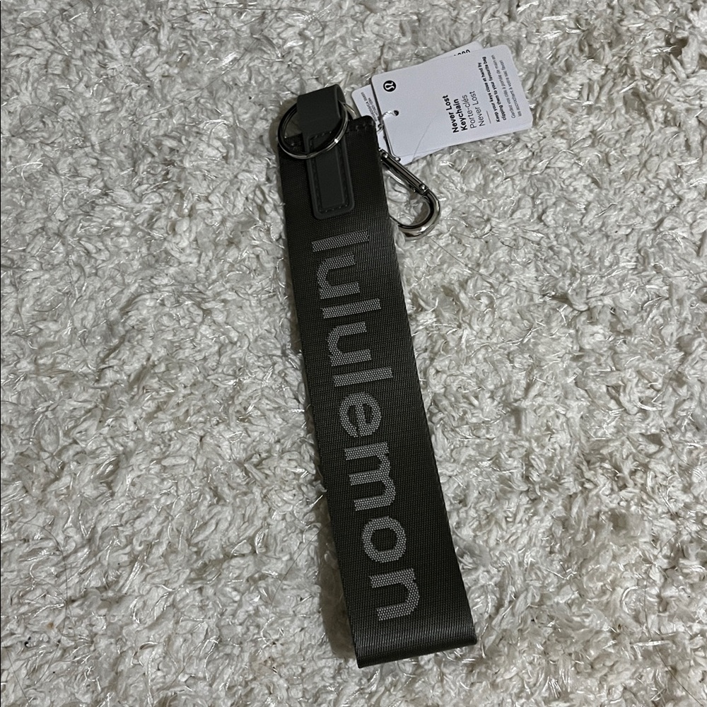 NWT Lululemon Athletica Khaki Green Never Lost Keychain